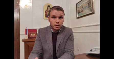 ZBOG ČEGA JE PRVI DAN NA POSAO DOŠAO JAVNIM PREVOZOM, A 3. DAN IMAO "NOSAČA" KIŠOBRANA: Oglasio se Stanivuković, OVO JE NJEGOV ODGOVOR