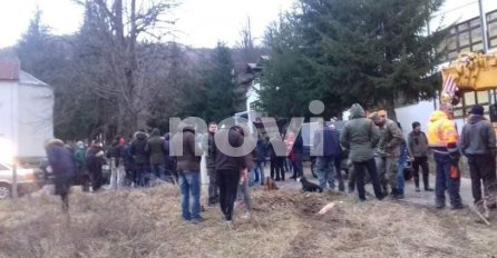 NOVI.BA NA LICU MJESTA/ PROTEST MJEŠTANA NA BRADINI: MIGRANTI ĆE PRIVREMENO BORAVITI NA OVOM MJESTU