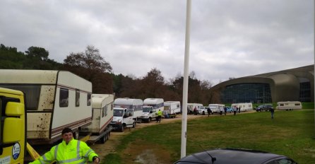 POGLEDAJTE DOBRO OVU KOLONU, ova slika danas je rasplakala cijelu Hrvatsku i region: Konvoj kamp-kućica koji ide prema Petrinji