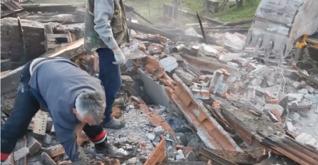Potresan snimak iz Majskih Poljana  IZ RUŠEVINA IZVUKLI STARICU!  (VIDEO)