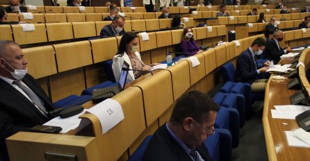 PRIJEDLOG BUDŽETA FEDERACIJE BiH: Sjednica Doma naroda prekinuta na prvoj tački