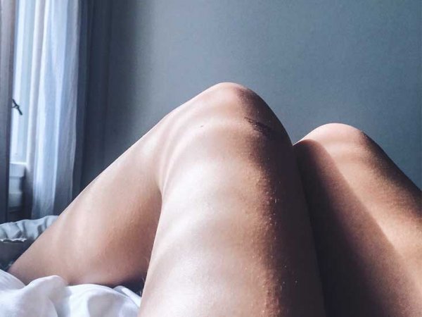 woman-bedroom-legs-732x549-thumbnail-732x549