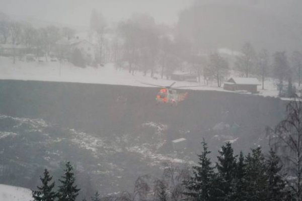 2020-12-30t092651z-495152303-rc2lxk95o3sa-rtrmadp-3-norway-landslide