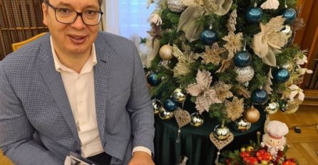 VUČIĆ DOBIO MNOGO POKLONA, A OVO MU JE NAJDRAŽI: Čestitao Novu godinu, evo šta je poručio 