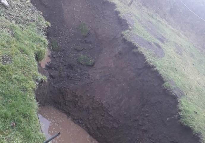 Pogledajte šta se pojavilo nakon zemljotresa, dramatična objava mještana: ‘Svake minute se iščekuje da će progutati kuće, molimo pomoć’