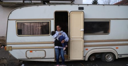 TRUDNICA SANELA RASPLAKALA HRVATSKU: Tri dana je s troje djece spavala u autu, a onda joj je stigao najbolji poklon za Novu godinu