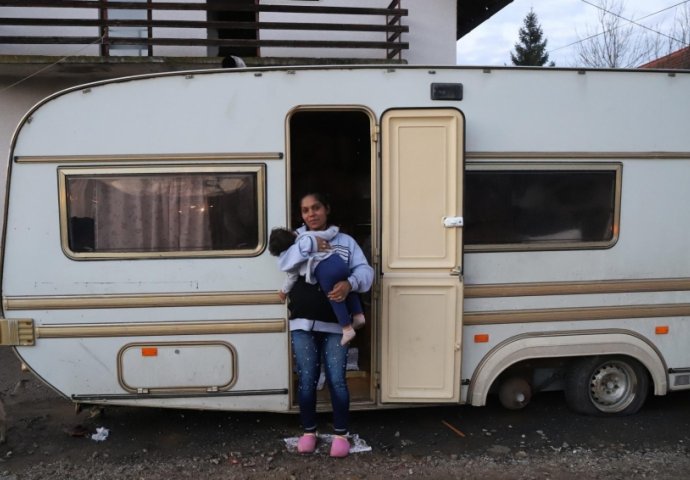 TRUDNICA SANELA RASPLAKALA HRVATSKU: Tri dana je s troje djece spavala u autu, a onda joj je stigao najbolji poklon za Novu godinu