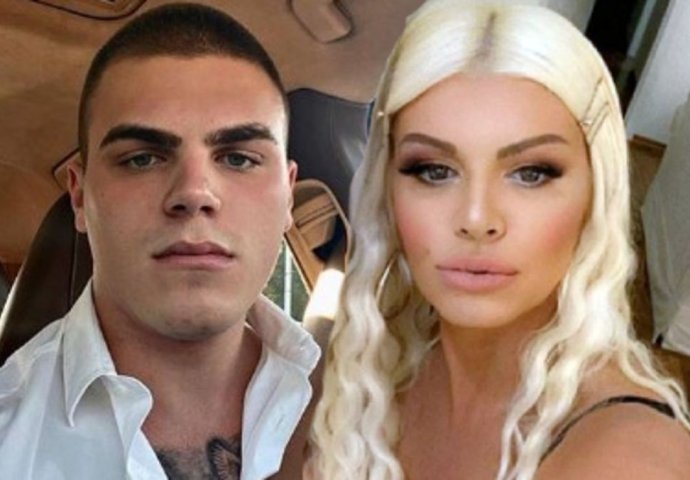 NAJSKUPLJI ŠAMPANJAC, PRŠUTA, KOLAČI, ovako je Dara dočekala 2021. sa 20 godina mlađim Tonijem: VESELO I BOGATO! (VIDEO)