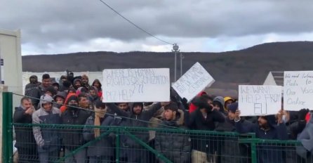 Migranti kod “Lipe” žele rješenje: Odbili hranu Crvenog krsta, čekaju se OS BiH