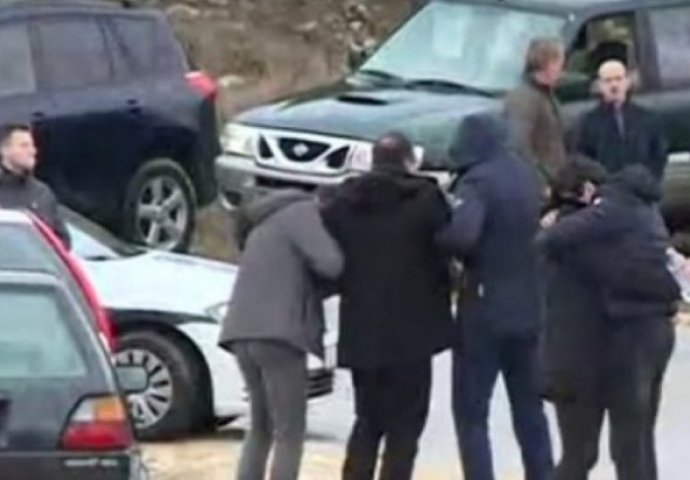 POTRESNO: Roditelji nastradalih tinejdžera stigli pred vikendicu smrti kod Posušja