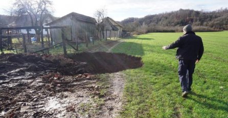 U mjestu kod Petrinje otvaraju se ogromne rupe u zemlji: Građani zabrinuti, neke su promjera čak nekoliko metara (FOTO/VIDEO)