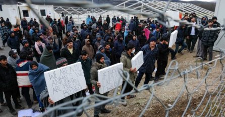 MIGRANTI PROVELI JOŠ JEDNU NOĆ NA OTVORENOM: Delegacija predvođena Cikotićem danas u kampu Lipa