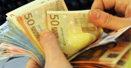 Posljedice ruske invazije se osjetile odmah: Spustio se euro, porastao dolar