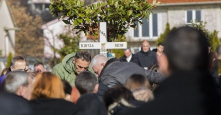 DANAS SAHRANJENA MIRELA REZO (19): Neutješni roditelji primali izraze sućuti od porodice i prijatelja