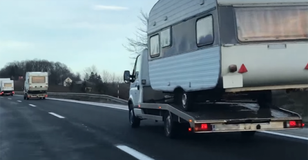Krenuli iz BiH s kamp-kućicom prema Petrinji , carinik ih nije htio pustiti