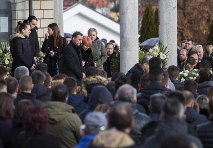 Oglasio se otac mladića koji je s kobne proslave otišao ranije zbog posla: "Bog i planina su ga spasili"