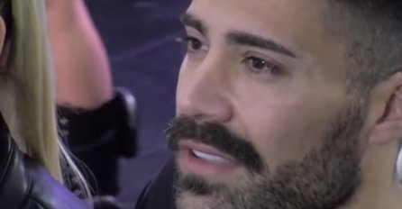 KENANU JE JUČER UMRO OTAC, A EVO GDJE SE SINOĆ POJAVIO: Oči pune suza, svi gledaju ovaj snimak i plaču (VIDEO)