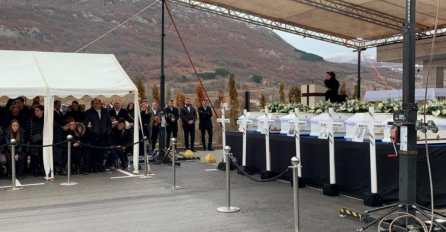 Govor BISKUPA PALIĆA na sahrani rasplakao sve: Mia, Marija, Žana, Ivan, Stipe, Stipe i Mirela i Stjepan od kojih smo se oprostili jučer proslavili su Božić s porodicom