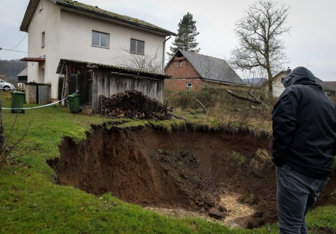 Mještani se žale da im ZEMLJA GUTA KUĆE: Zašto nastaju ogromne rupe nakon potresa?