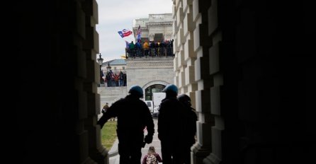 Lideri Kongresa se evakuišu i prebacuju u vojnu bazu