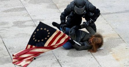 KRVAVI EPILOG POKUŠAJA DRŽAVNOG UDARA: Četvero mrtvih u Washingtonu nakon što su Trumpove pristalice opustošile Capitol Hill