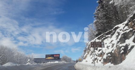 Posjetili smo Bjelašnicu: Predivna snježna čarolija na olimpijskoj ljepotici, brojni građani uživali u šetnji i skijanju