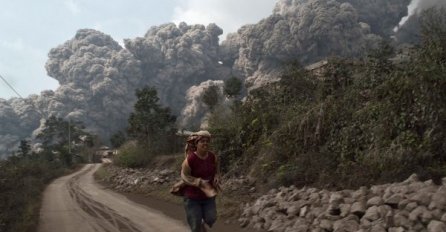 Stotine stanovnika evakuisano nakon što je indonezijski vulkan krenuo s erupcijom