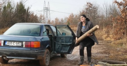 Samohrana majka motorkom zarađuje za život: Kradem drva šta ću, kazne me, narod plati da ne idem u zatvor