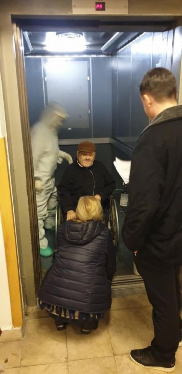 abdulah-sidran-fb-izasao-iz-bolnice