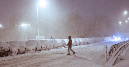 GLAVNI GRAD ZATRPAN SNIJEGOM, kolaps u saobraćaju: POGLEDAJTE PRIZORE IZ ŠPANIJE (VIDEO)
