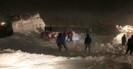 LAVINA ZATRPALA SKIJALIŠTE, troje ljudi poginulo: Zatrpano 6 kuća u Rusiji