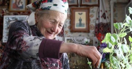 Maja (47) očajna: Vidjela sam moju majku kako prosi na autobuskoj stanici! Sramota me da joj pogledam u oči!