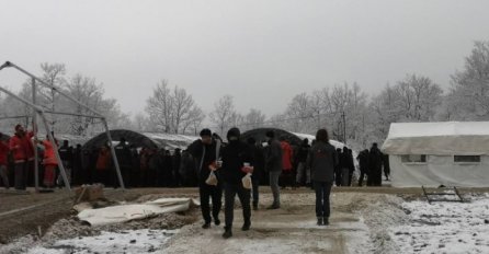 Prva grupa migranata smještena u pripremljene vojne šatore u kampu "Lipa"