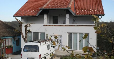 KUĆA NA DVA SPRATA, A IZA KUĆE VELIKA ŠTALA: Znate li koja pjevačica ovdje živi? TEK DA VIDITE UNUTRAŠNOST