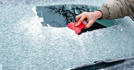 Svi pravimo veliku grešku pri brisanju zamagljenog stakla na autu: Može da vas košta i 250 eura!