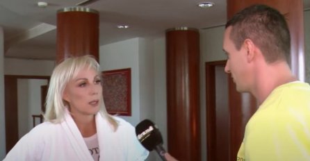 LEPA BRENA VODITELJU OPALILA ŠAMARČINU, ON ODMAH PAO NA POD: Skandal pred kamerama, ovo je strašno