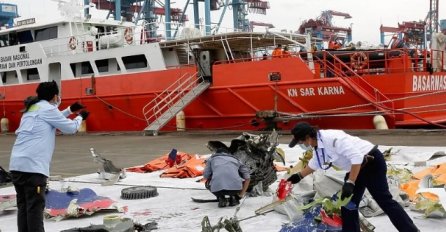 Oštećen lokator za pronalazak crnih kutija aviona koji se srušio u Indoneziji