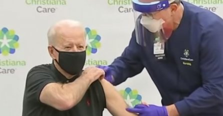 Joe Biden pred kamerama primio i drugu dozu Pfizerove vakcine