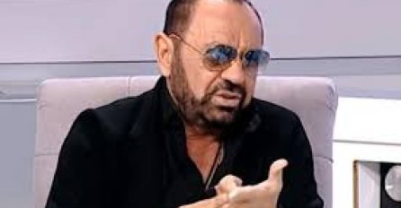 SNIMAK KOJI JE MNOGE NASMIJAO Mileta Kitića pas grize za uvo i ne pušta (VIDEO)