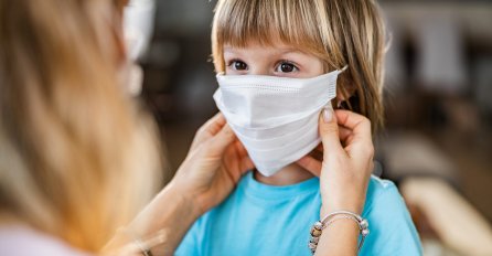 Najčešće greške kod nošenja maske: Ne perete ruke prije stavljanja i skidanja maske