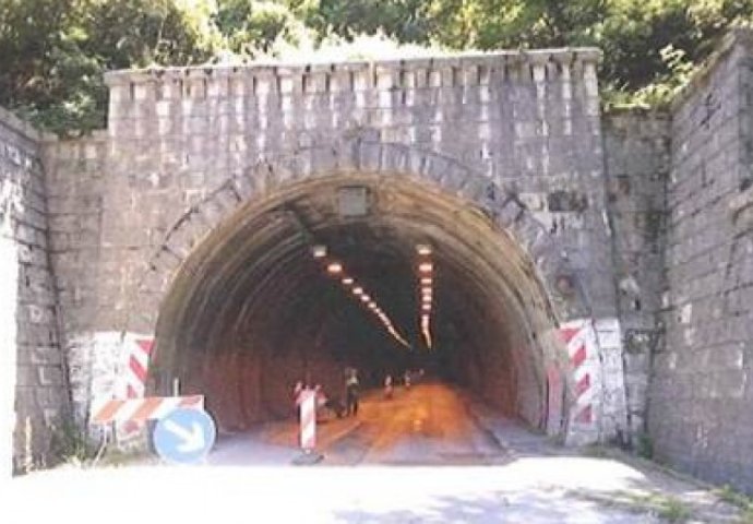 Stanje na putevima: U tunelu Crnaja i dalje se saobraća naizmjenično jednom trakom