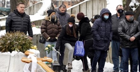 ADIL U SUZAMA STIGAO NA POMEN DŽEJU: Pogledajte u njegovo lice, TUGA (FOTO)