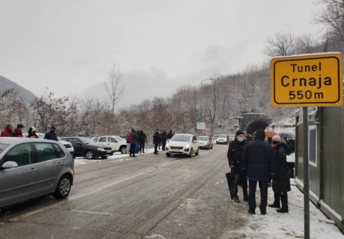 Privrednici blokirali cestu M-17 zbog radova tunela Crnaja