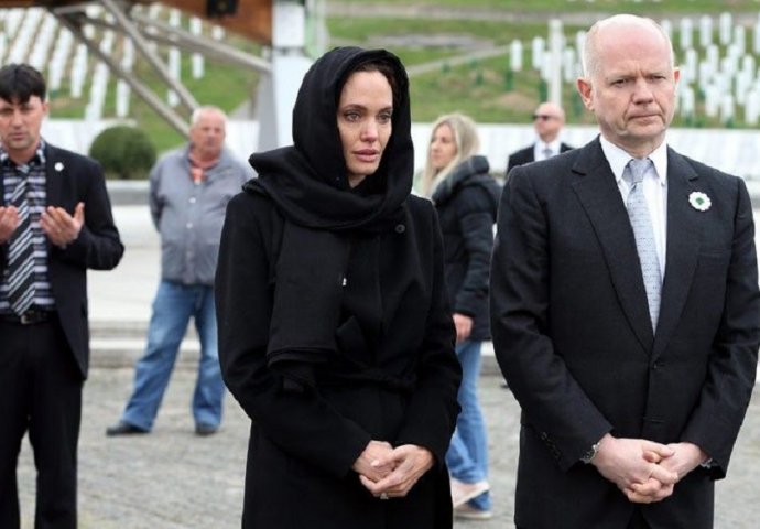 Angelina Jolie: Zaplakala sam dva puta javno, jednom zbog majke, drugi put zbog Bosne