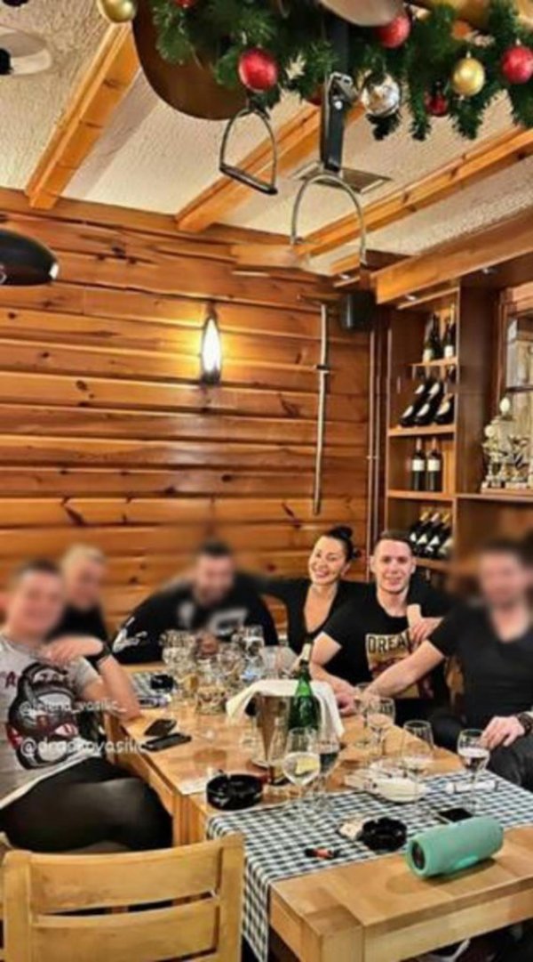 408209-2432041-8111-ff-orig