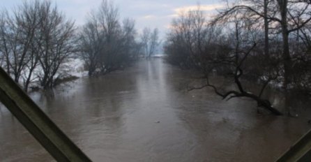 Migranti u Velikoj Kladuši skočili u rijeku i spasili ženu od utapanja