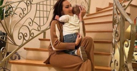 PRIJA SE SLIKALA SA SINOM, 1 DETALJ SVI GLEDAJU: Evo šta su radili zajedno, PRELIJEPO (FOTO)