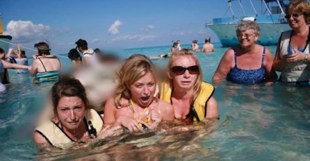 SLIKALE SU SE U MORU, A EVO ŠTA SE POJAVILO IZA NJIHOVIH LEĐA: Drugarice u šoku, pogledajte sljedeću sliku (FOTO)