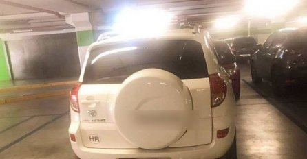 OVA SLIKA AUTA RAZBJESNILA HRVATSKU, ČEKAJTE DA VIDITE DONJI DIO: Šta nije u redu?