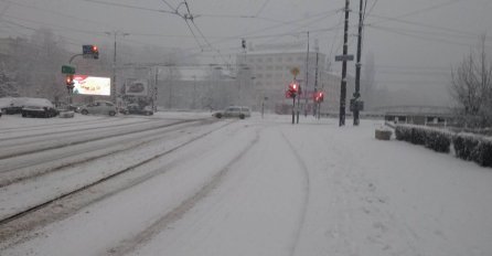 BIHAMK: Snijeg uzrokuje velike probleme na bh. cestama